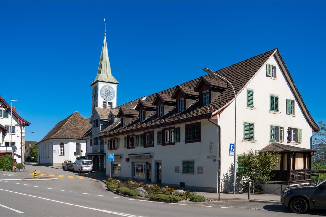 Die Feuerwehr rettete das historische Haus an der alten Landstrasse im Sommer 2023. Bald soll es renoviert werden.