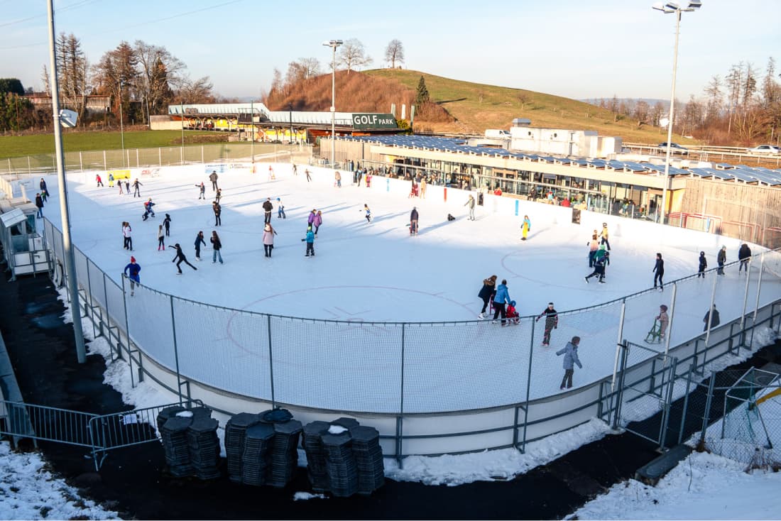 Namentlich nicht bekannte Investoren wollen die Eisbahn Brand kaufen und für 14 Millionen Franken eine Eishalle mit Aussenfeld realisieren.