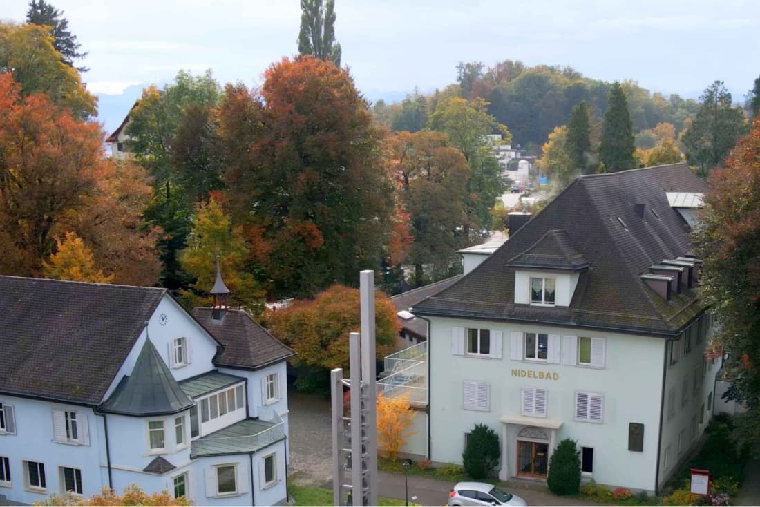 Das einstige Pflegeheimareal im Nidelbad soll in den nächsten Jahren neugestaltet werden. Unter anderem mit Dutzenden neuer Wohnungen.