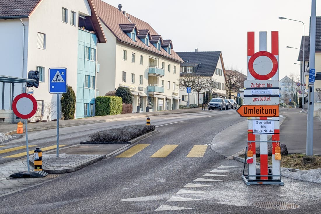 Die Fahrverbotsschilder an der Alten Landstrasse werden am Mittwoch abgeräumt.