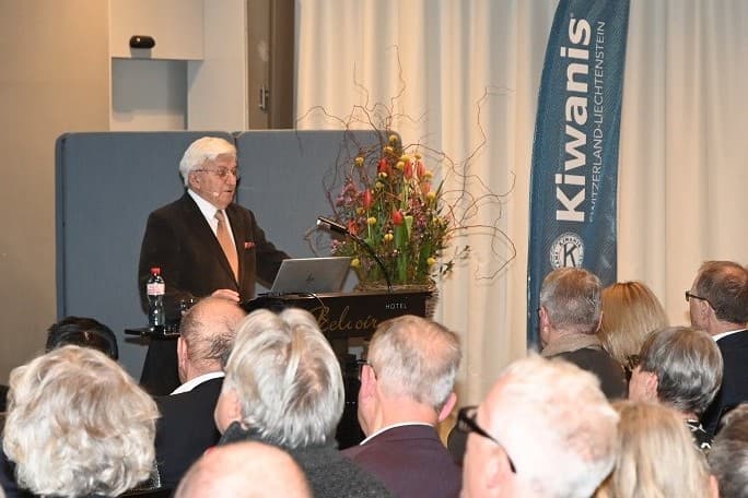 Prof. Dr. Josef Marbacher analysierte vor 90 Zuhörenden die Auswirkungen von Donald Trumps Politik auf die Weltwirtschaft.