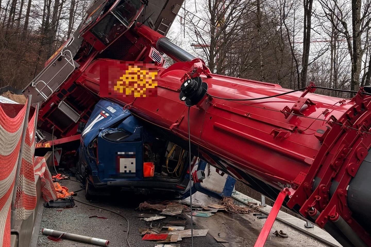 Warum der Pneukran auf der Bucheneggstrasse umstürzte, ist noch nicht klar.
