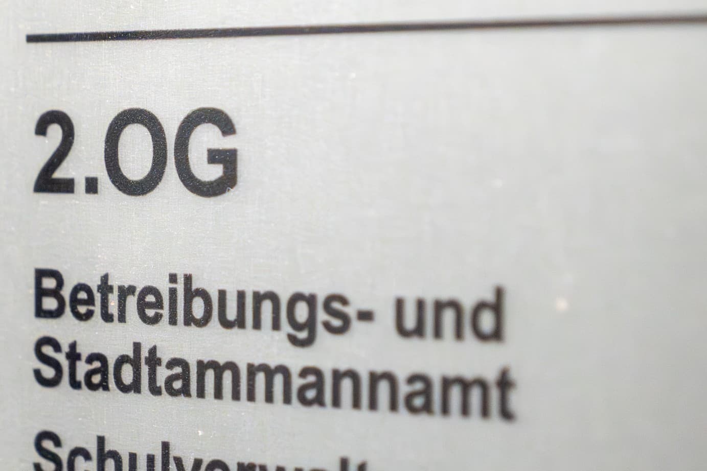 Im Stadthaus Adliswil müssen die Bürobezeichnungen bald angepasst werden.