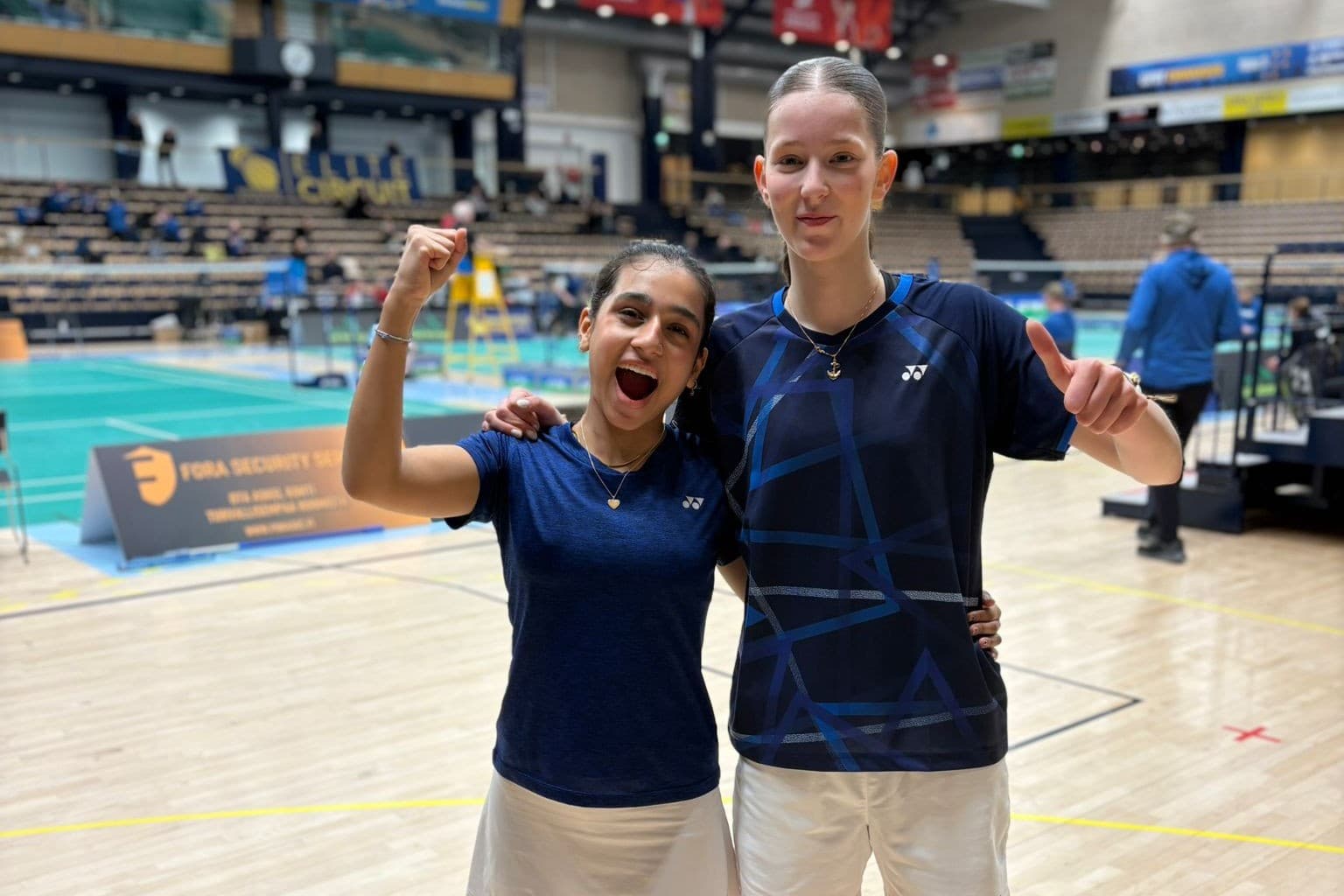Erreichten das Finale in Finnland: Nishka Karma (links) und Victoria Düberndorfer.
