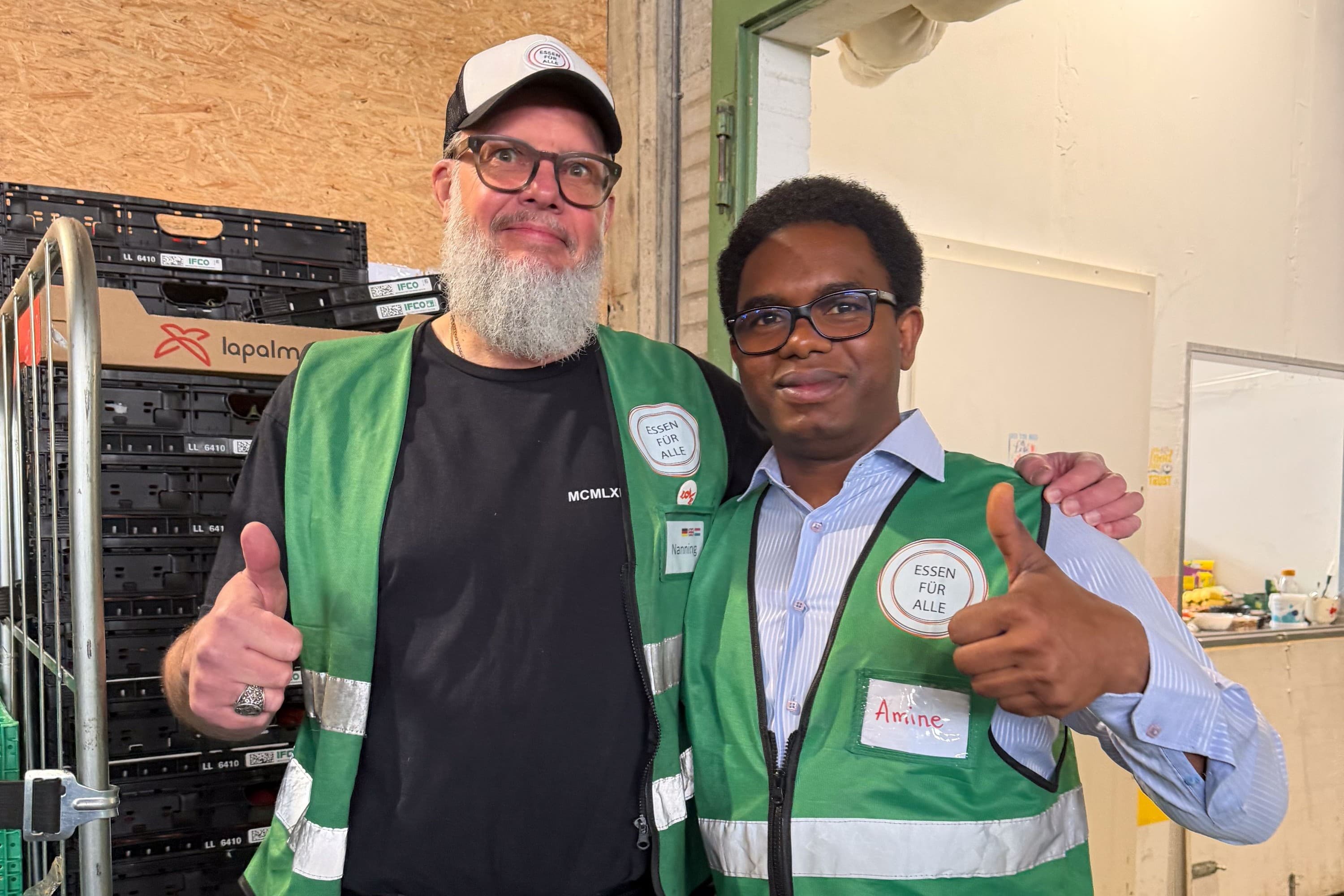 Nanning Evenhuis (links) und Amine Diare Conde engagieren sich für den Verein «Essen für Alle».