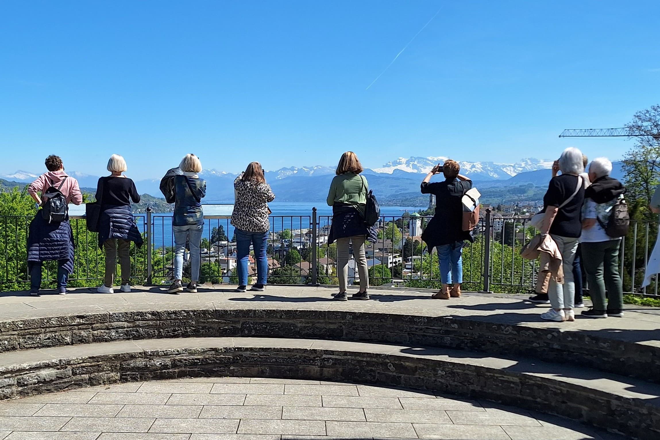 Kennenlernanlass mit Weitblick: Die neuen Mitglieder von Forum elle trafen sich im Park im Grüene.