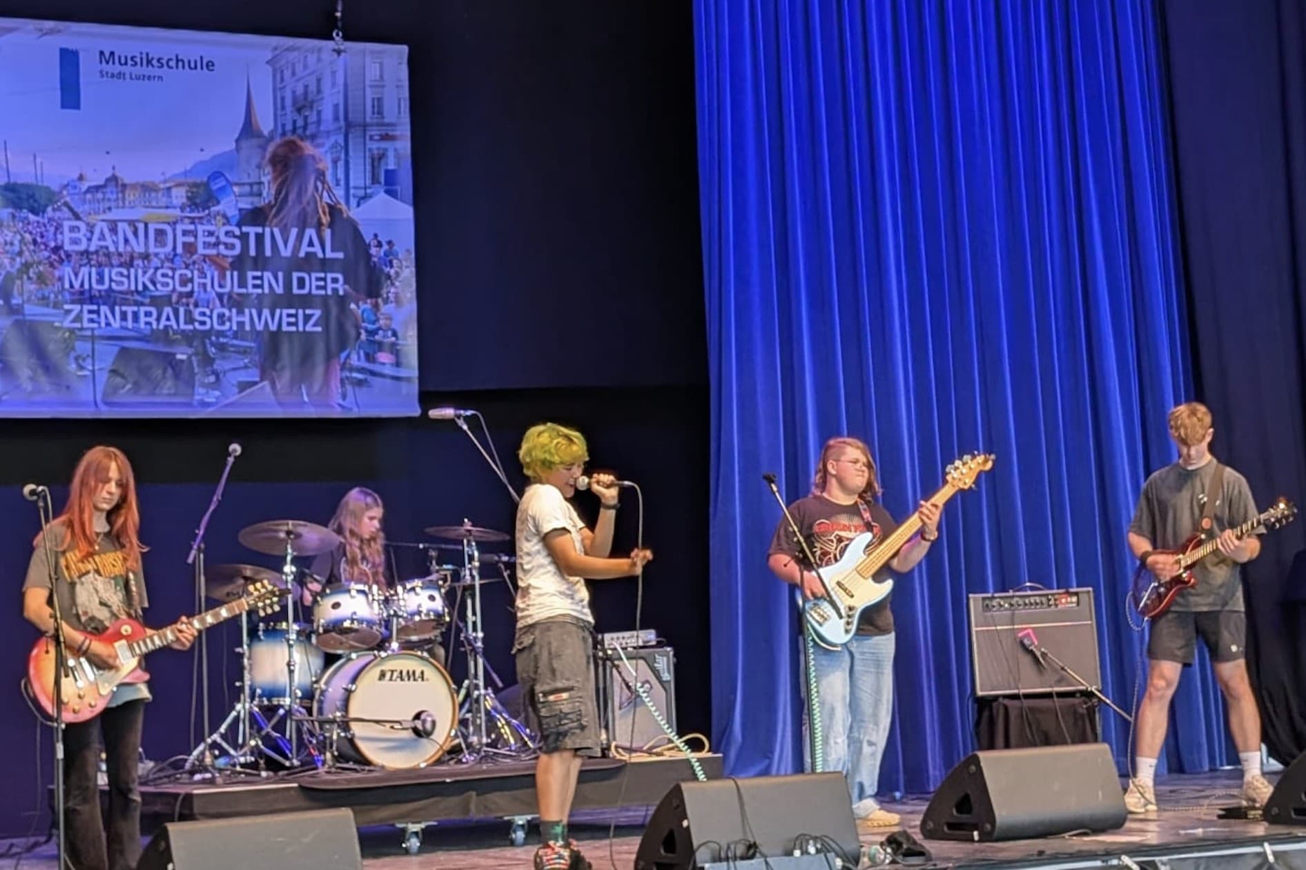 Samuel Timonen (Zweiter von rechts) bei einem Auftritt von "Special Guest" an der LUGA, der Zentralschweizer Frühlingsmesse in Luzern, am 2. Mai.