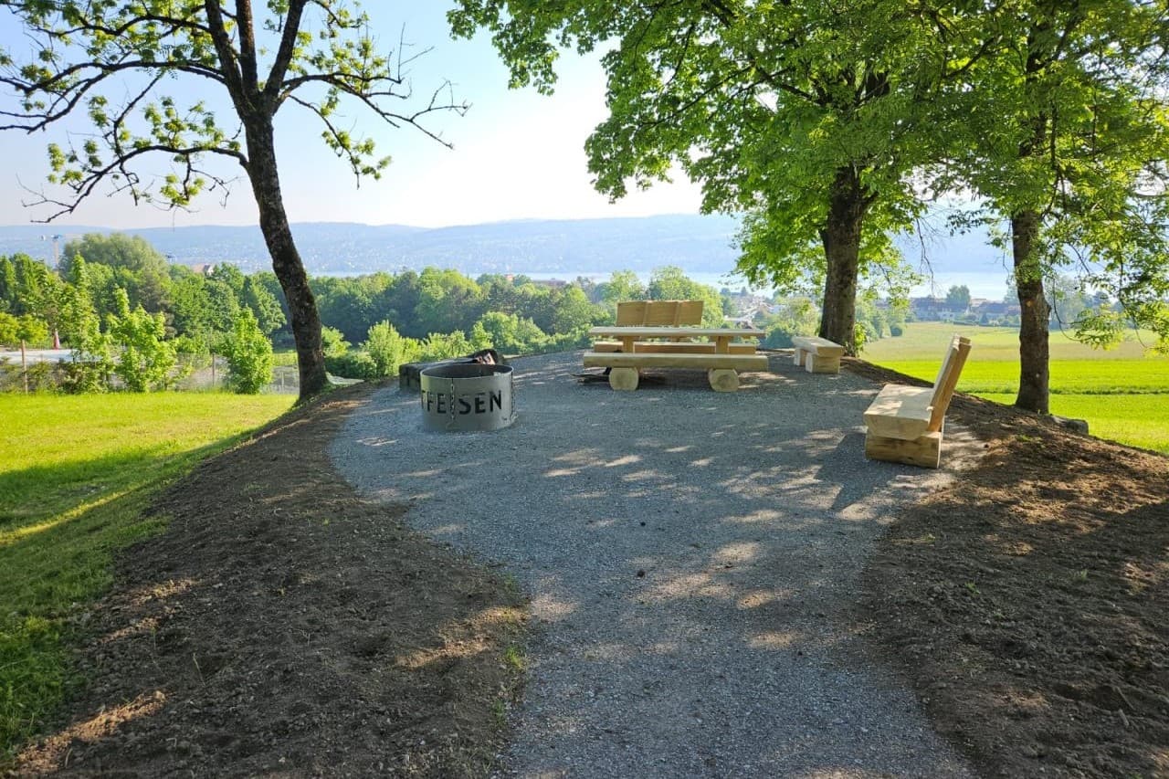 Die Feuerstelle Eichstock in Thalwil wurde von der Raiffeisenbank Thalwil im vergangenen Jahr umgebaut.