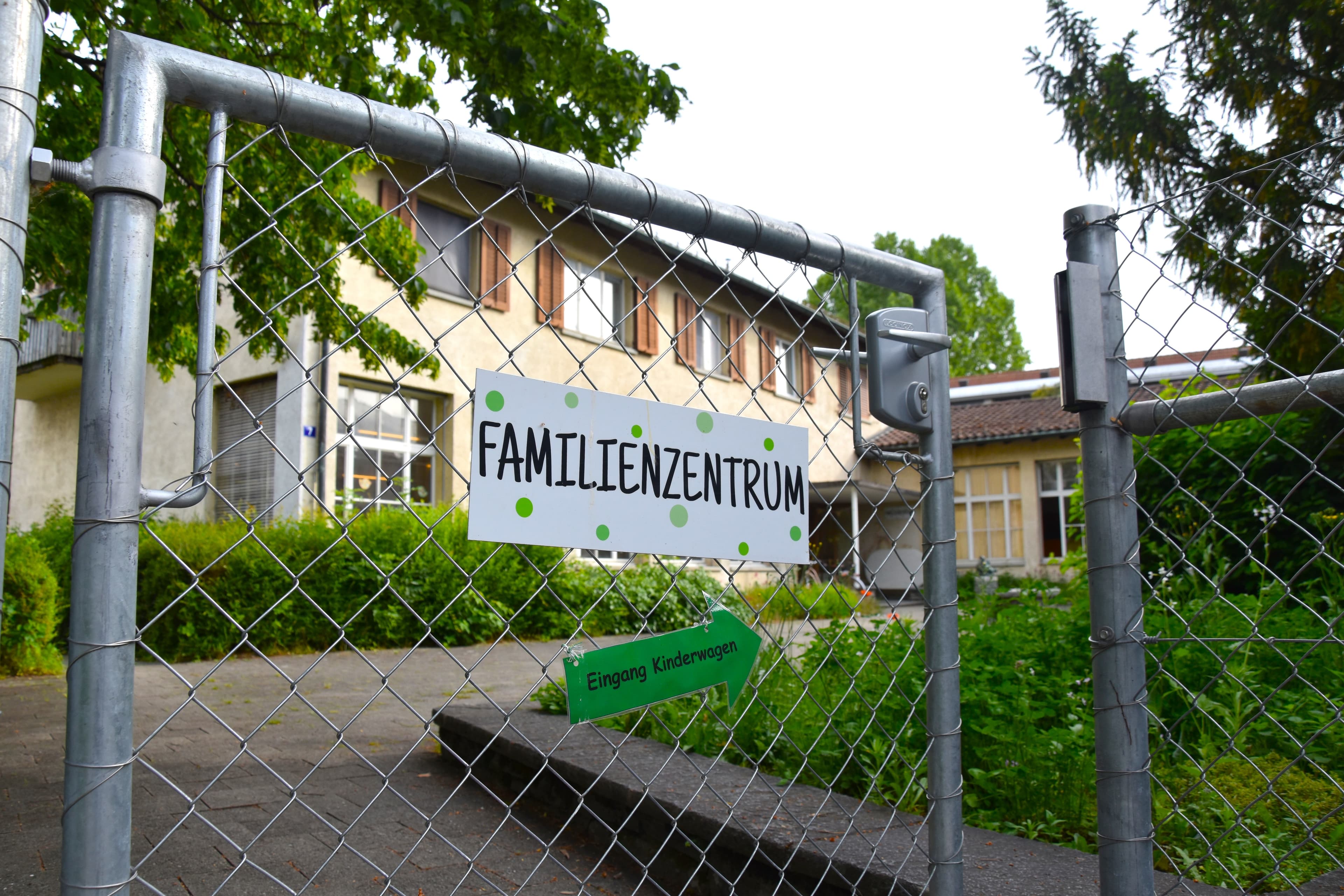 Bald geht die Tür zum Familienzentrum an der Isengrundstrasse in Adliswil zu.