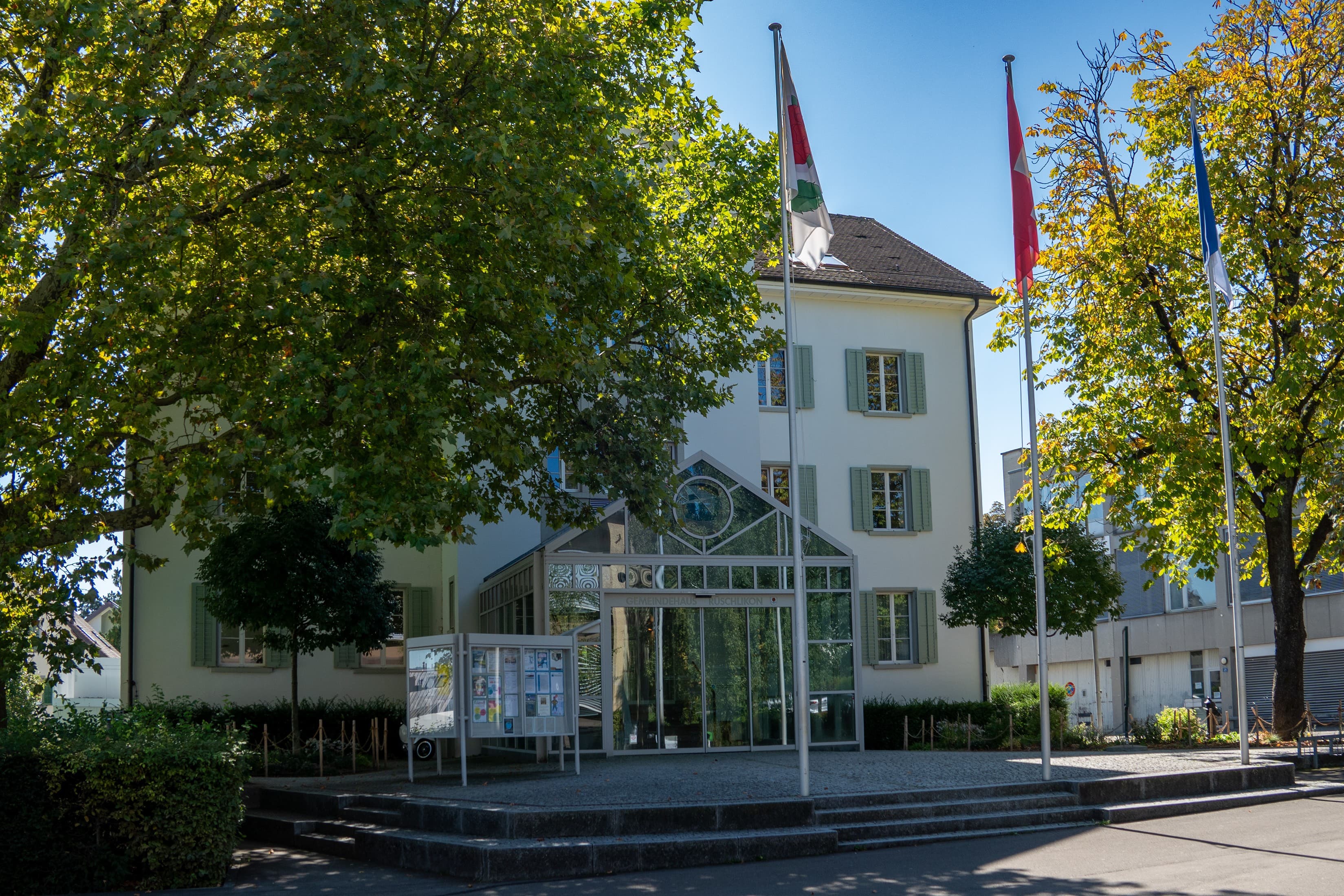 Die Mitte stimmt der Rechnung 2025 von Rüschlikon zu.