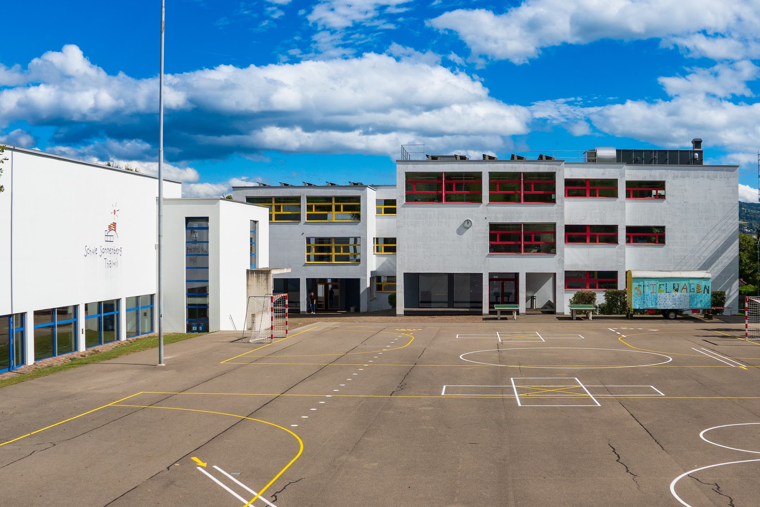 Der Mittagstisch wird vom Kirchgemeindehaus Thalwil ins Schulhaus Sonnenberg verlegt.