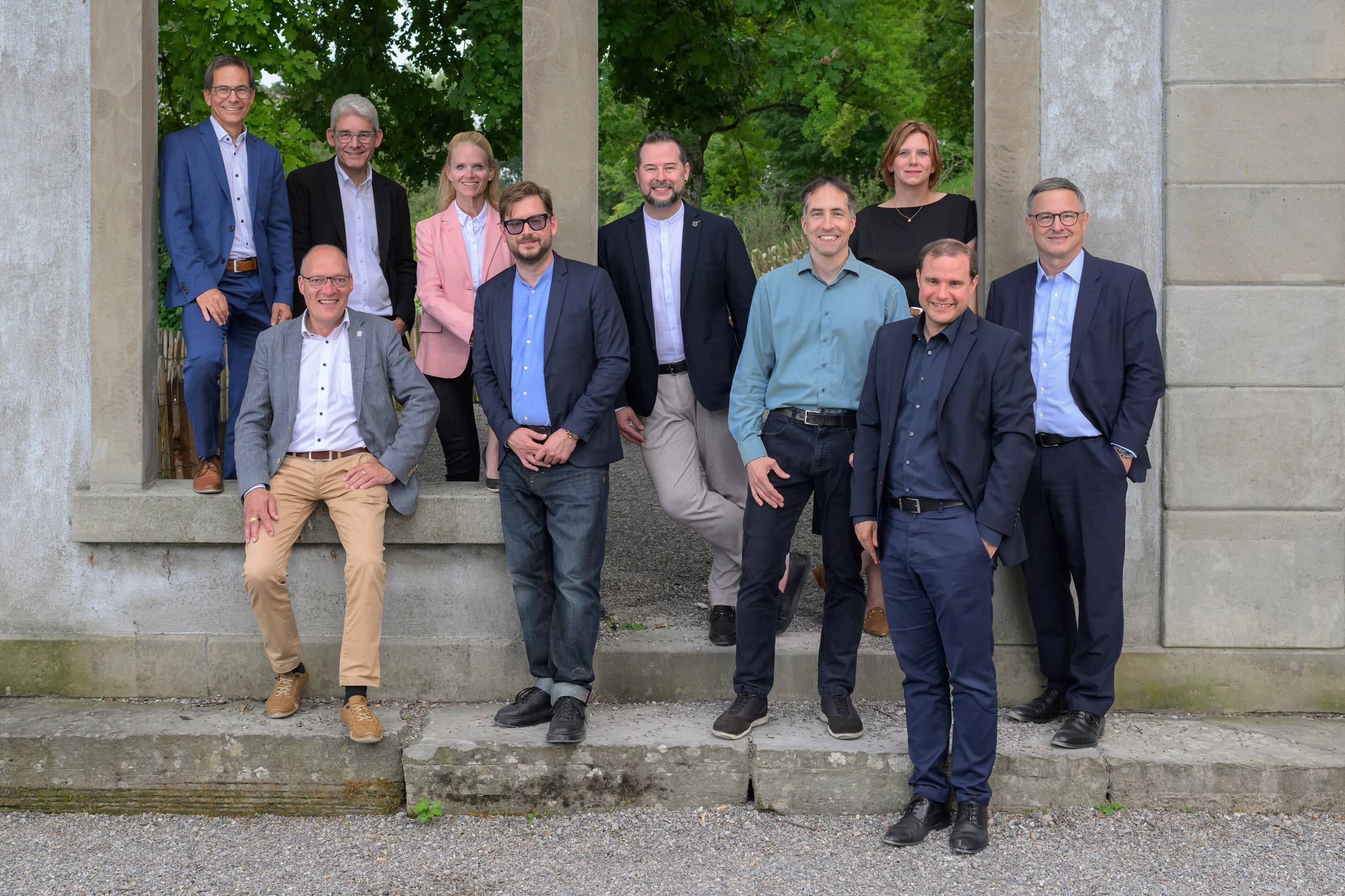 Der Thalwiler Gemeinderat in neuer Zusammensetzung (von links): Adrian Schmidlin, Hansruedi Kölliker (vorne), Thomas
Hunziker, Erika Böni, Davide Loss, Christian Kling, David Brüllmann, Anne-Marie Kristokat, Pascal Kuster
(Gemeindeschreiber) und Thomas Henauer.