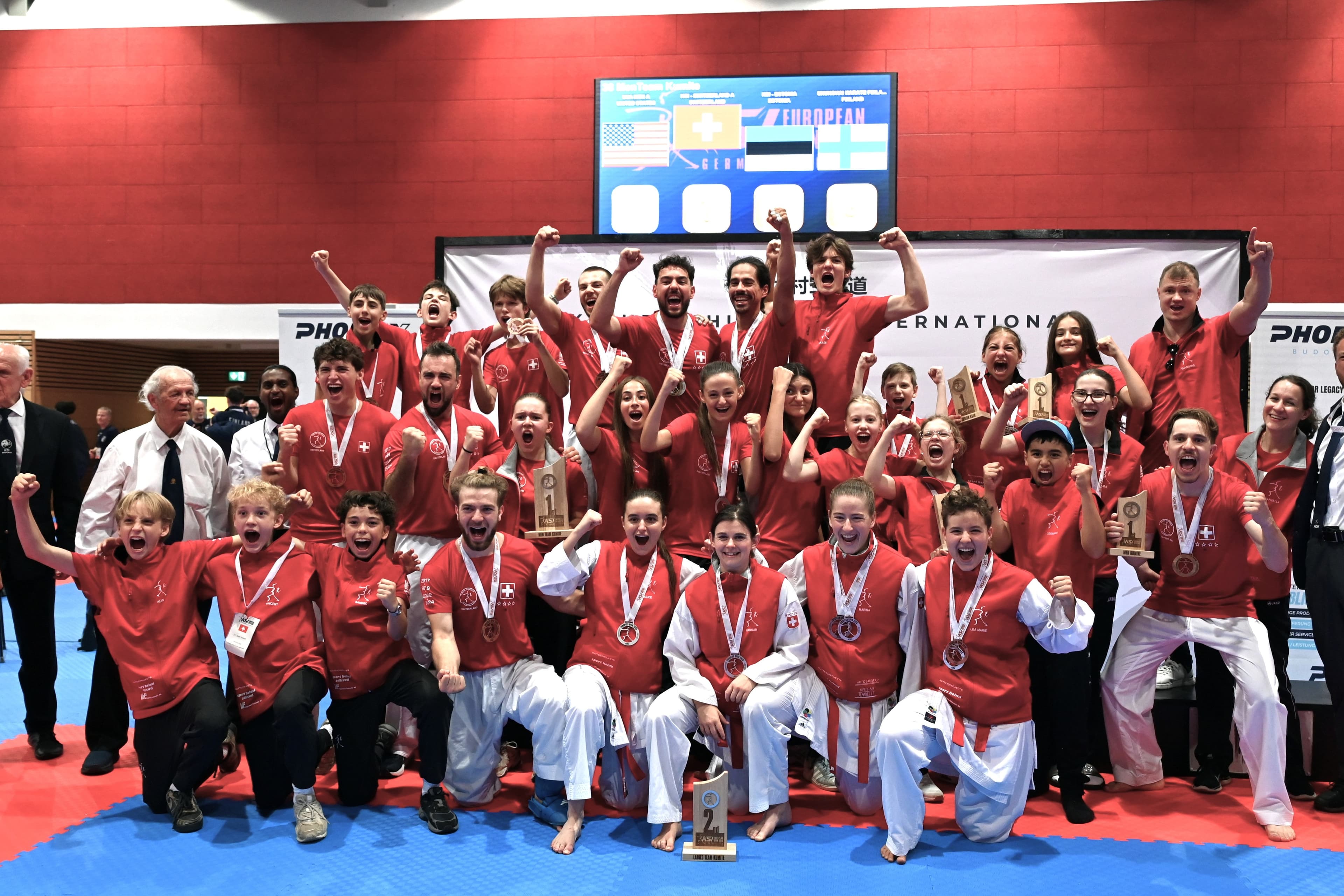 Athletinnen und Athleten des Dojo Adliswil trugen entscheidend zum Schweizer Erfolg an den Karate-Europameisterschaften bei.