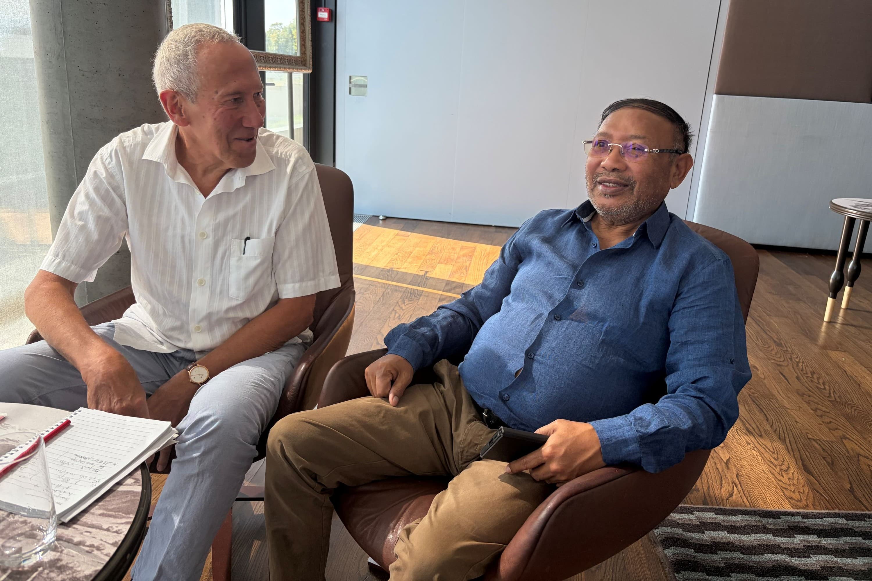 Andi Hofmann (links) und Arsolène Raveloson engagieren sich für die Trinkwasserversorgung in Madagaskar.
