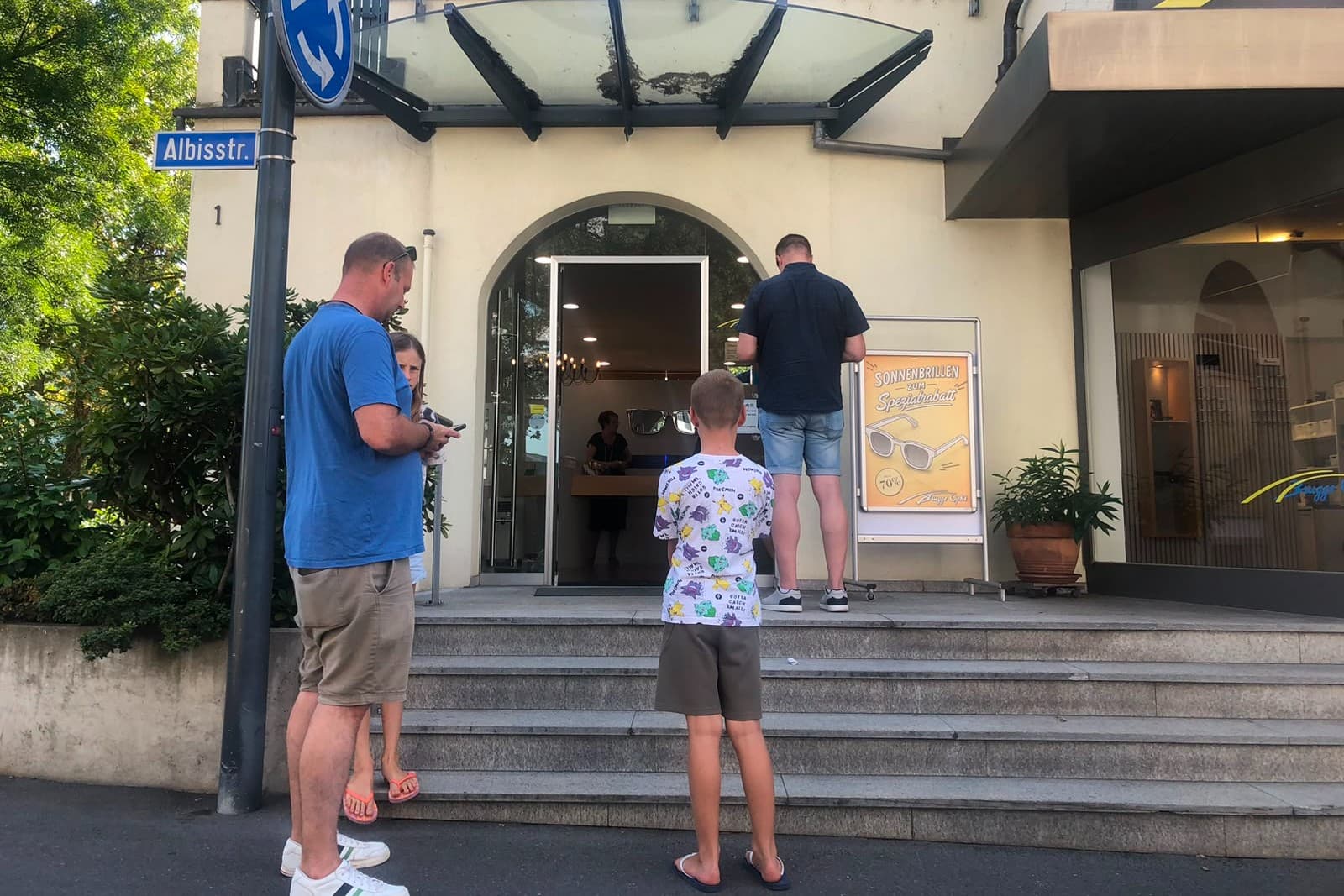 Adliswiler Laden verkauft heute Sonnenfinsternis-Brillen