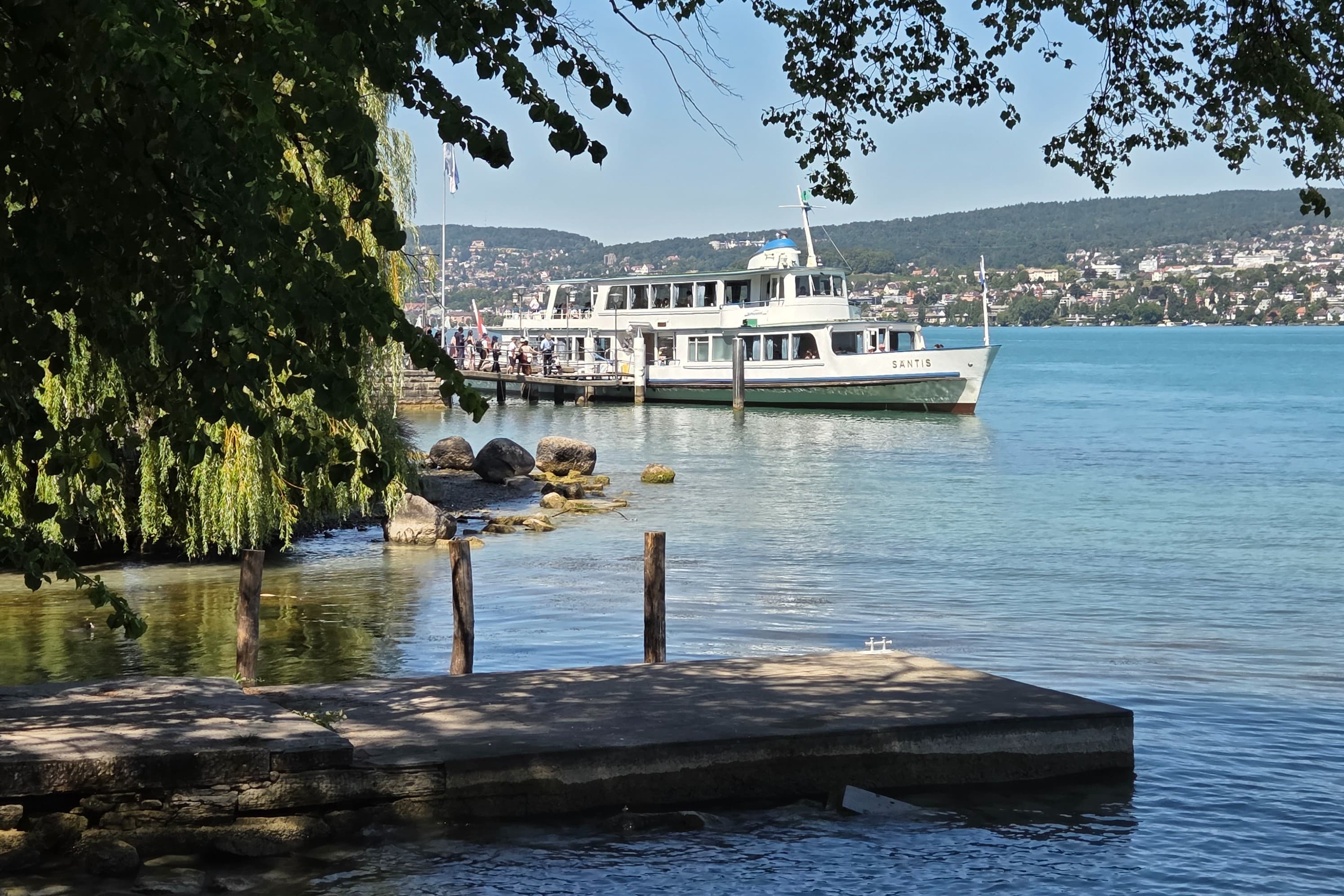 Die Kursschiffe können wegen des rekordtiefen Wasserstands nicht mehr alle Stationen anfahren.