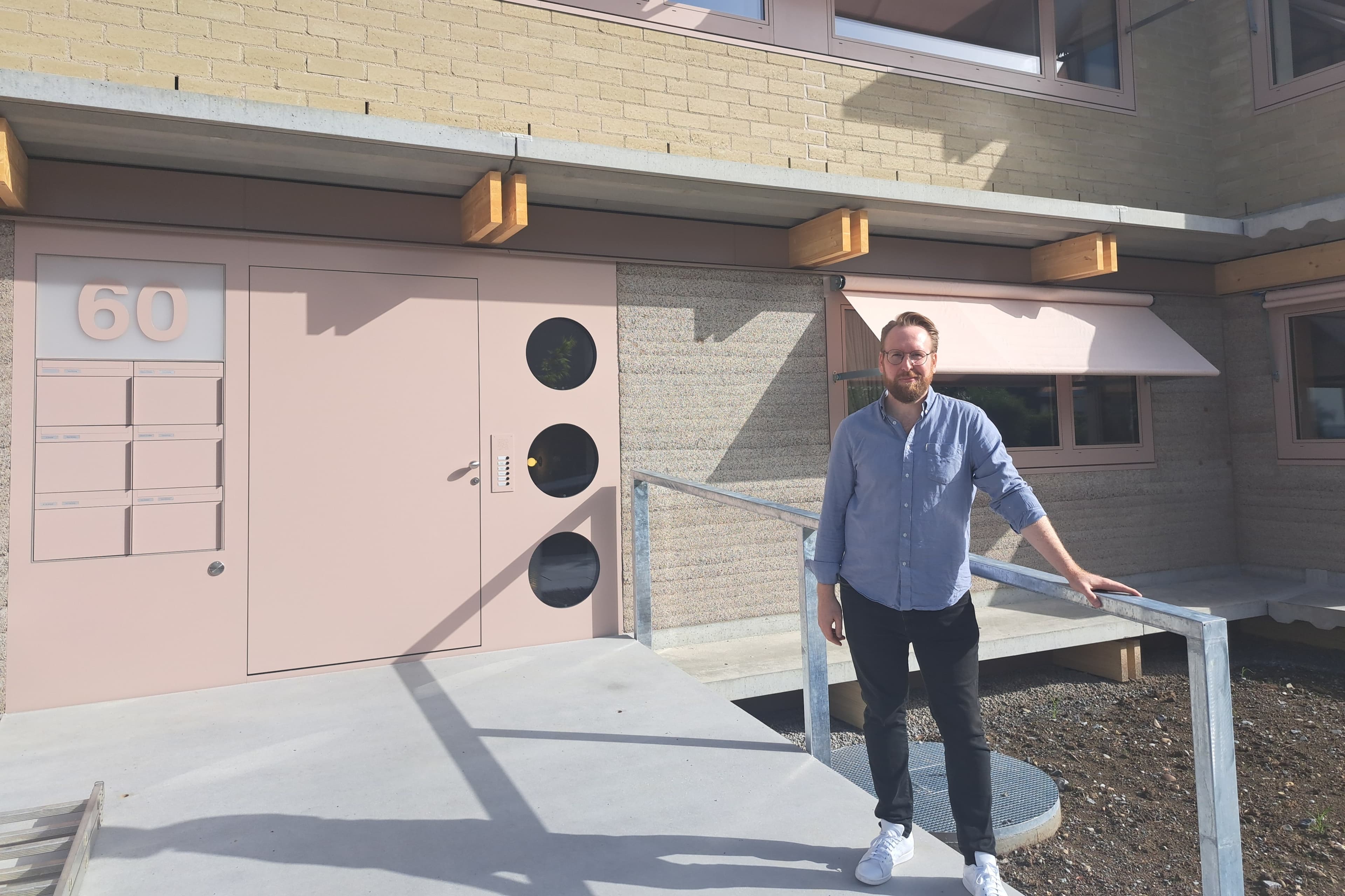 Architekt und Bauherr Lukas Schlatter hat ein Haus "mit ökologischem Leitgedanken" gebaut.