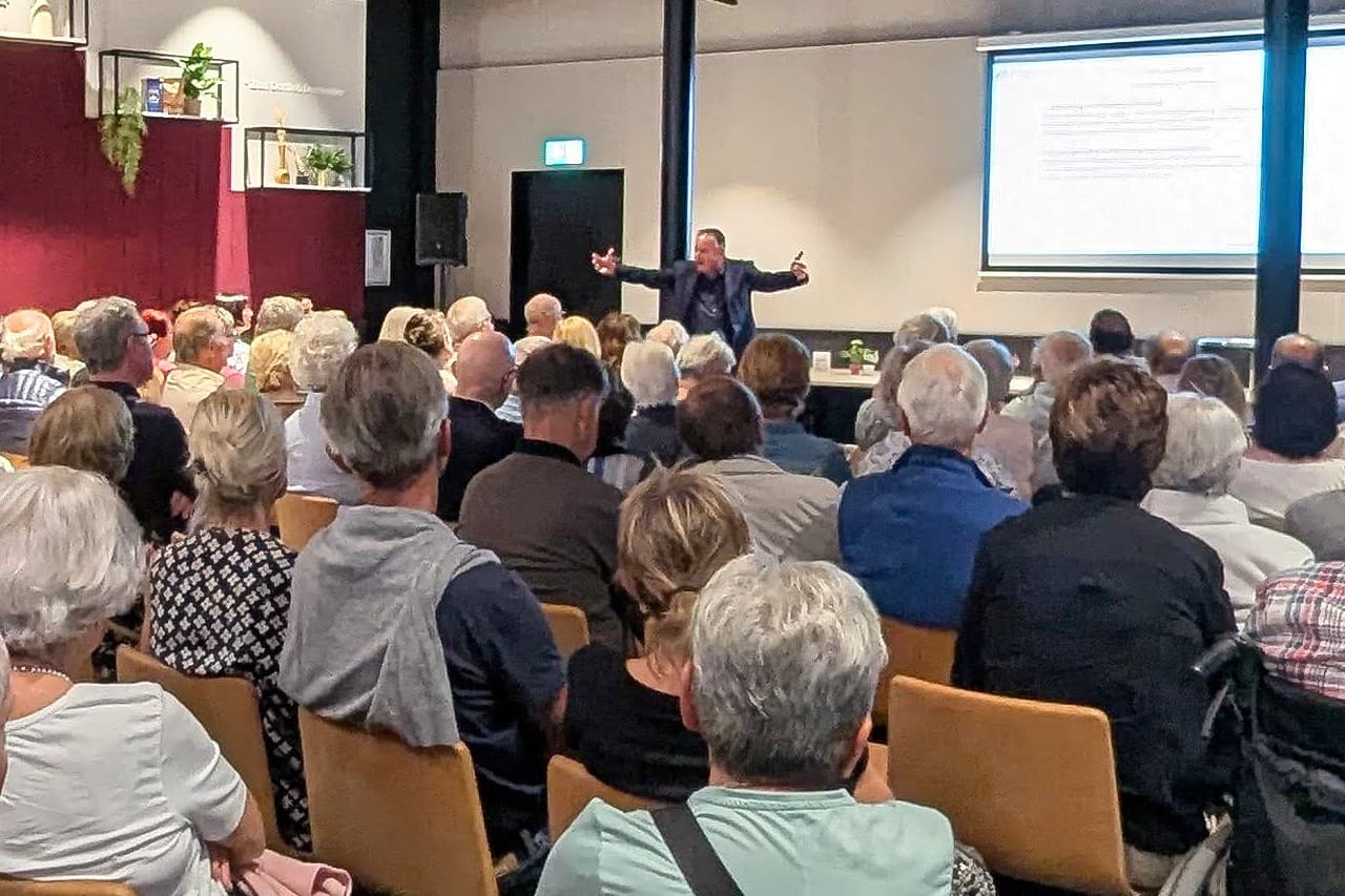 Thomas Bucheli zog das Publikum im Park im Grüene in Rüschlikon in seinen Bann.
