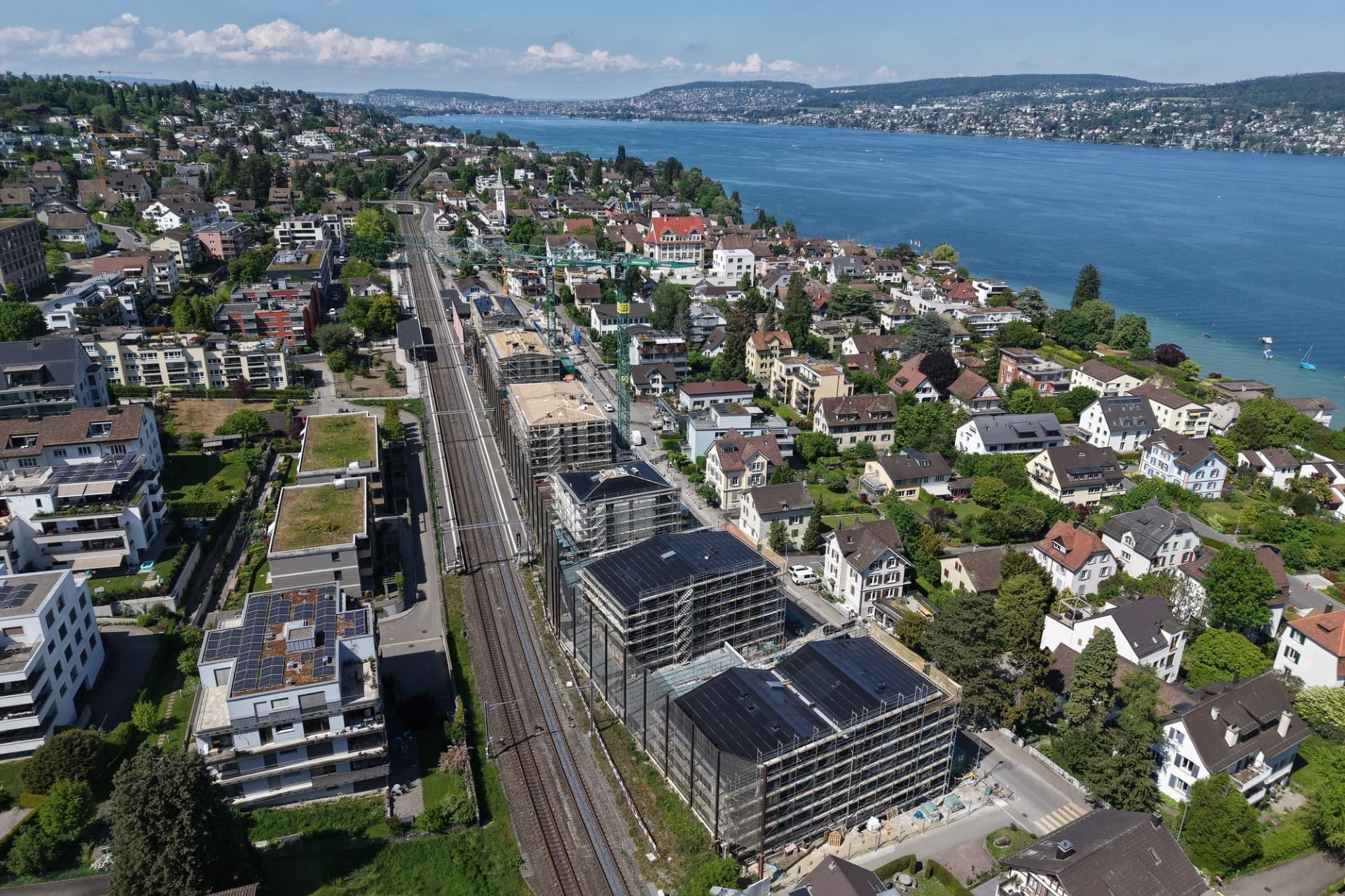 Die Bahnhofstrasse (rechts von den Neubauten Bahnhof Süd) bleibt länger gesperrt.