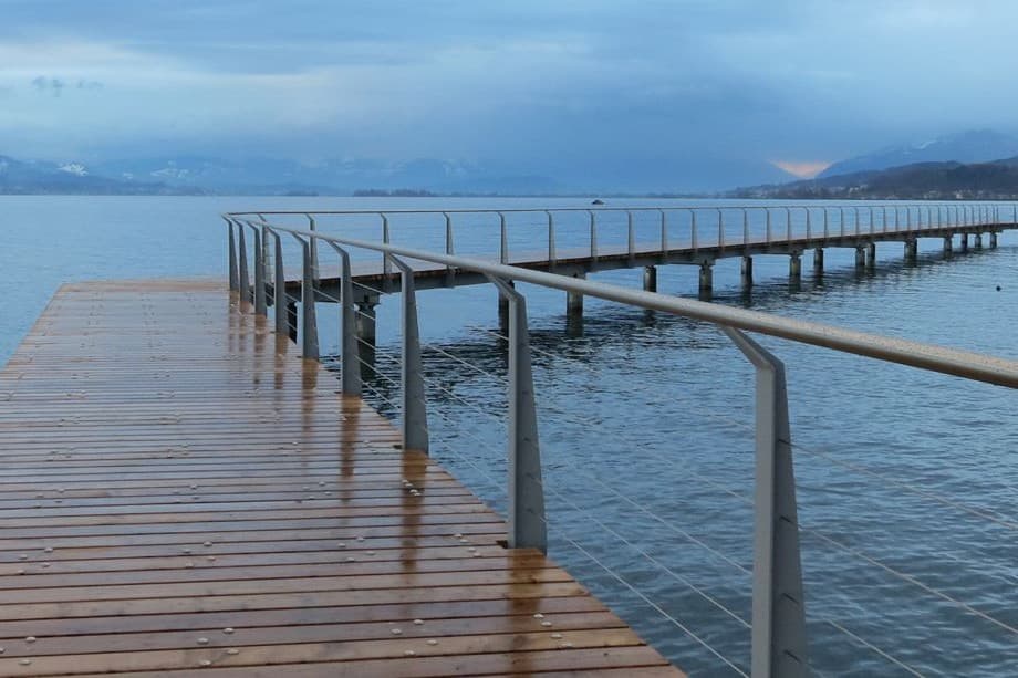 Für den Bau von Seeuferwegen (im Bild der Abschnitt Richterswil – Wädenswil) soll nicht mit einem Spezialfonds finanziert werden.