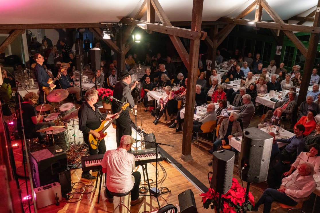 Die Ludwig Seuss Band überzeugte mit Special Guest Dr. Will und einer Allstar-Besetzung.