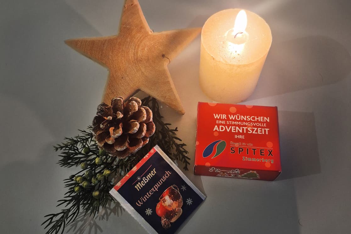 Ein Adventsgruss bringt Licht und einen Moment der Freude in den Pflegealltag.