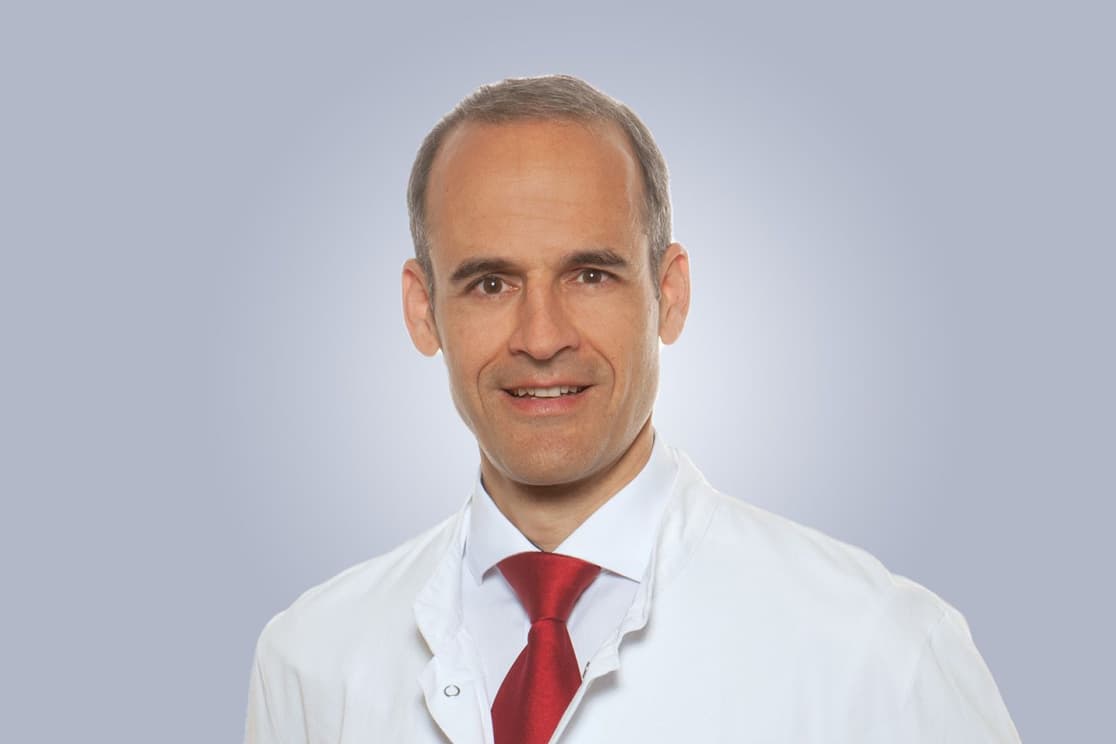 Neben seiner klinischen Tätigkeit engagiert sich Michael Osthoff in der Aus- und Weiterbildung sowie in verschiedenen nationalen und internationalen Fachgremien.