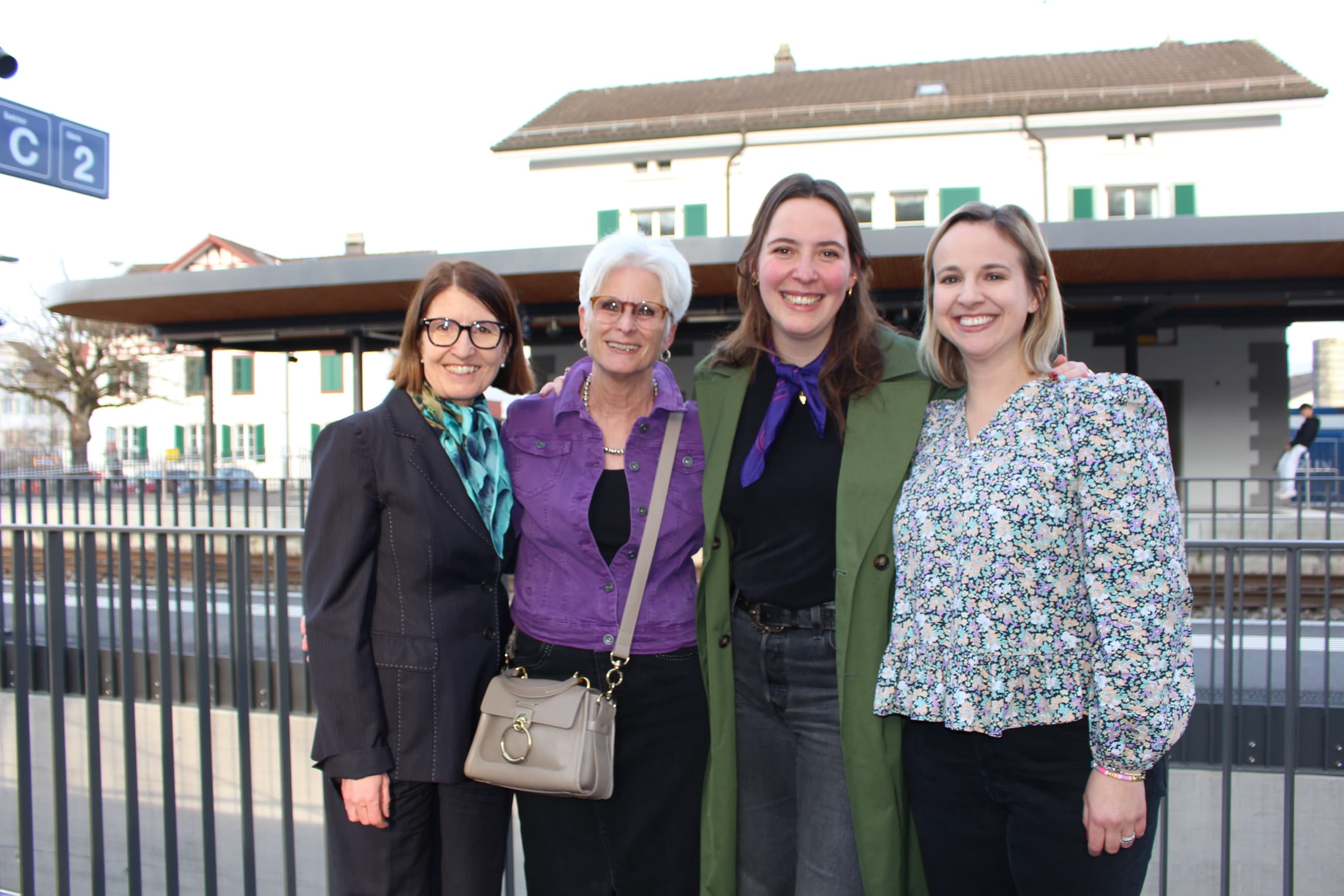 Die Frauenmehrheit (von links): Christina Spoerry (FDP), Nadja Fossati (parteilos), Elena Michel (Grüne) und Seraina Rüegger (Die Mitte).